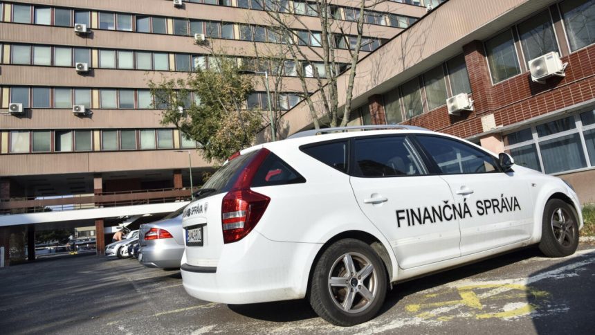 Vyse 22 tisic firemnich aut pod lupou Danovnici preveruju aj luxusne sportiaky Ekonomika Spravy