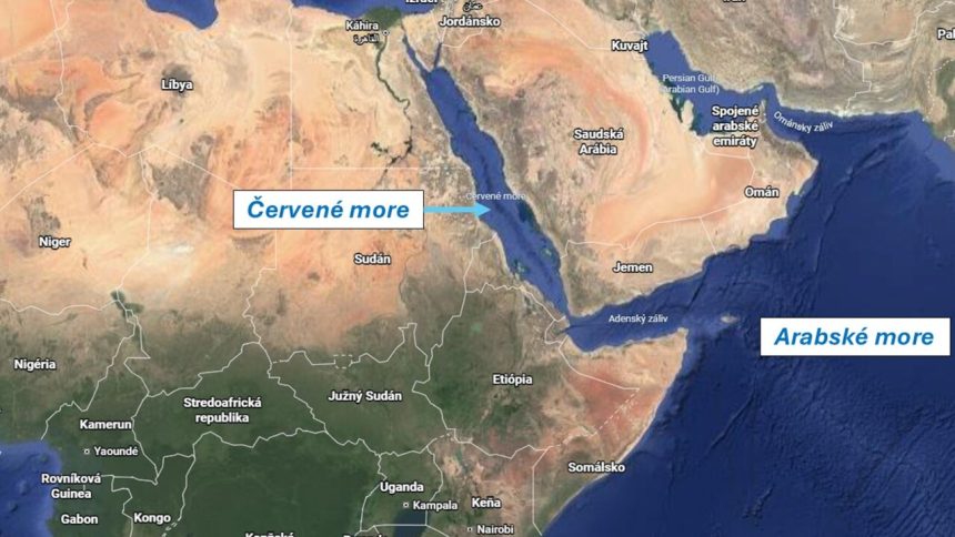 v cervenom mori sa dostala pod palbu ozbrojencov nakladna lod husiovia somalski pirati svet spravy