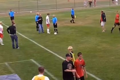 Brutalita na travniku Kopanec do zatyku a pat uderov do hlavy Fanusikovia ziadaju dozivotny zakaz Ostatne Futbal Sportweb
