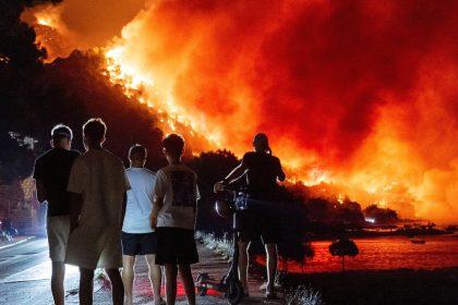 Chorvatsko celi vaznej vlne poziarov a evakuaciam Co robit ak sa ocitnete v ohrozeni a mate uzavretu poistku