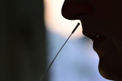 Co ukazali sest rokov pandemie COVID 19 Vedci objasnili fakty o vakcinach ruskach a lockdownoch