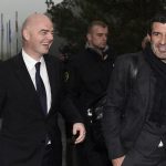 Legendarny Luis Figo zuri Infantino je klamar a podvodnik Pre sefa futbalu ma len tri slova Ostatne Futbal Sportweb