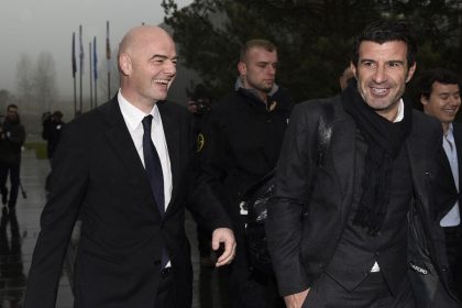 Legendarny Luis Figo zuri Infantino je klamar a podvodnik Pre sefa futbalu ma len tri slova Ostatne Futbal Sportweb