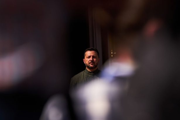 Ma Zelenskyj obavy o svoju politicku buducnost Publicista Kriz odhalil skutocne nalady a rizika volieb na Ukrajine