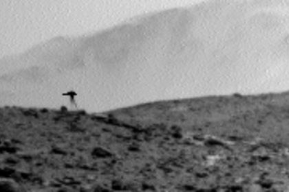 NASA zachytila na Marse nieco co tam o par sekund skor nebolo Internet debatuje o zahadnej meduze na tenkych nohach