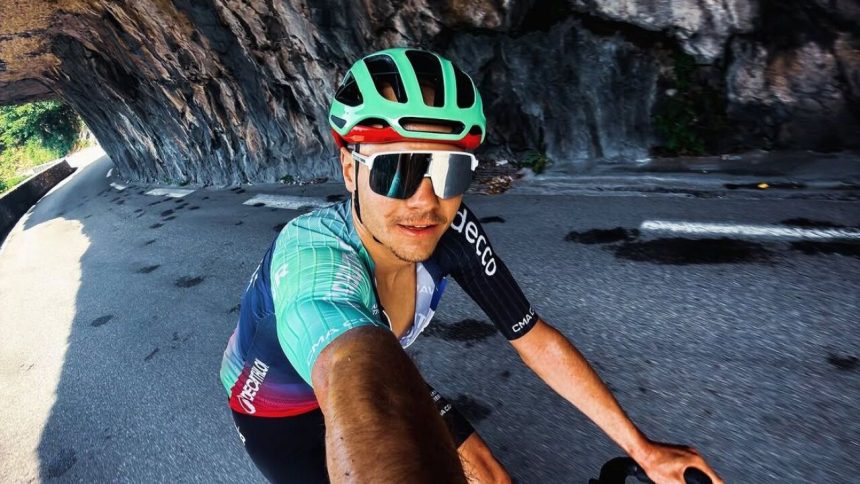 Olympijsky vitaz zmenil karieru Caka ho premiera medzi profesionalnymi cyklistami Zimne sporty Sportweb
