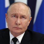 Putin vojnu nevidi ale pocuje o nej z krema k nemu prudi falosna realita ktora posilnuje jeho neochotu ustupit