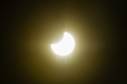 Slovaci uvidia ciastocne zatmenie Slnka Odbornicka radi ako ho sledovat s pomockou ktoru si mozete vyrobic aj doma
