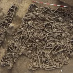 Vedci nemaju tusenie o koho ide Masovy hrob odkryl neznamu bitku z 2 storocia v panvach vojakov nasli hroty osteopov