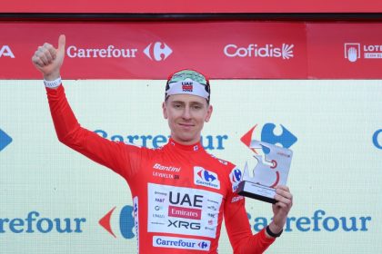 extremne tesna casovka na vuelte pogacar sa obliekol do cervenego dresu rozhodli stotiny cyklistika sportweb