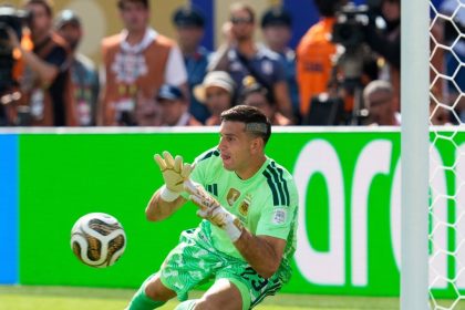 prestup na poslednu chvilu pre chelsea londynsky klub rokuje s najlepsim brankarom ms v katare zahranicne ligy futbal sportweb